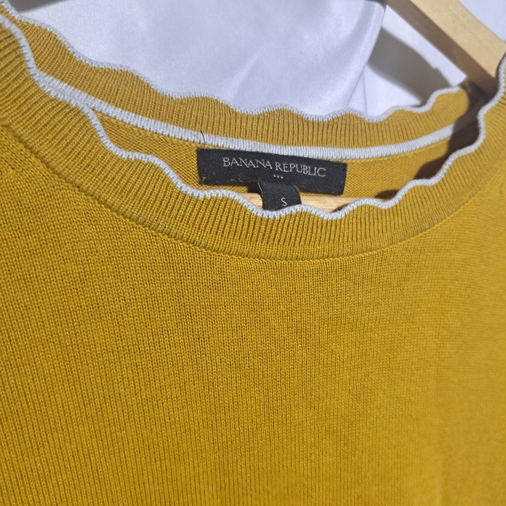 Banana Republic Womens Small Mustard Yellow Crewneck Sweater White Frill Neck - Picture 2 of 4